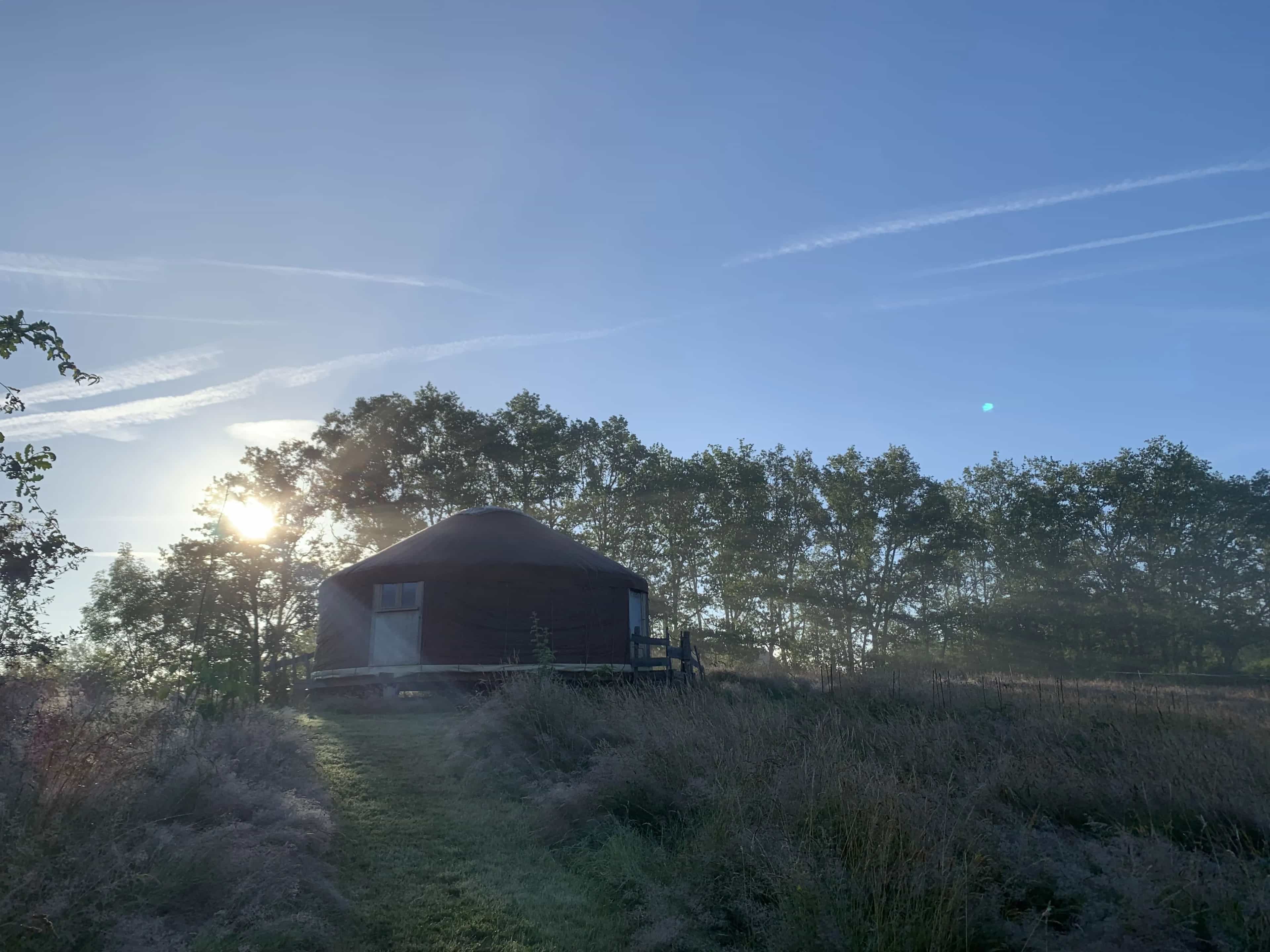 Extérieur de la yourte aux Cabanes de la Reynie